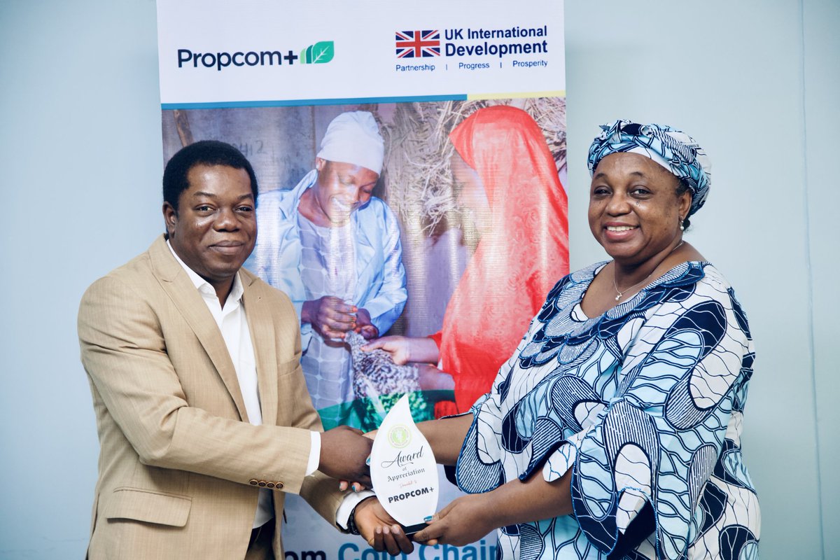 Propcomplus's tweet image. We were honoured that NVMA presented #PropcomPlus an Award of Appreciation yesterday during @GALVmed’s visit, led by its ED, Enrique Pando. Dr. Adiya Ode received the award on behalf of the team, reaffirming the project’s commitment to climate-smart livestock systems in Nigeria.