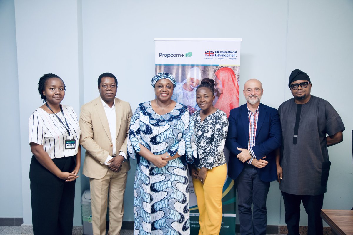 Propcomplus's tweet image. We were honoured that NVMA presented #PropcomPlus an Award of Appreciation yesterday during @GALVmed’s visit, led by its ED, Enrique Pando. Dr. Adiya Ode received the award on behalf of the team, reaffirming the project’s commitment to climate-smart livestock systems in Nigeria.