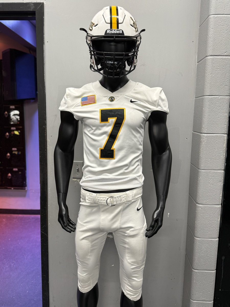 Scrimmage at Deer Creek. Freshman at 6pm. JV/Varsity rotation at 7pm. Half-game at 8pm. #SanditeFootball