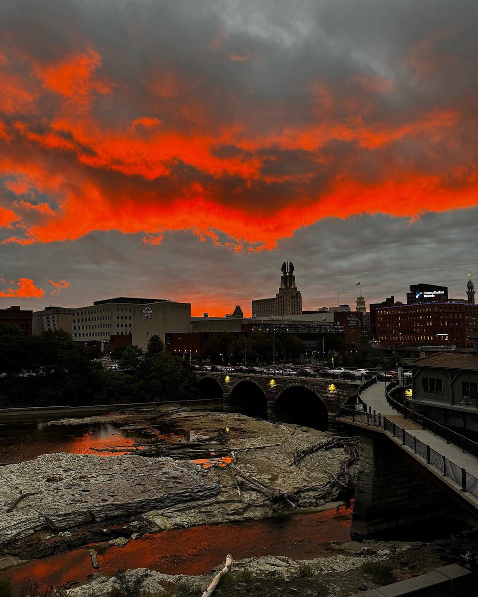 This week’s #ROCTopShots winner is Laurie Hart Trotter 🌇🔥 #roc