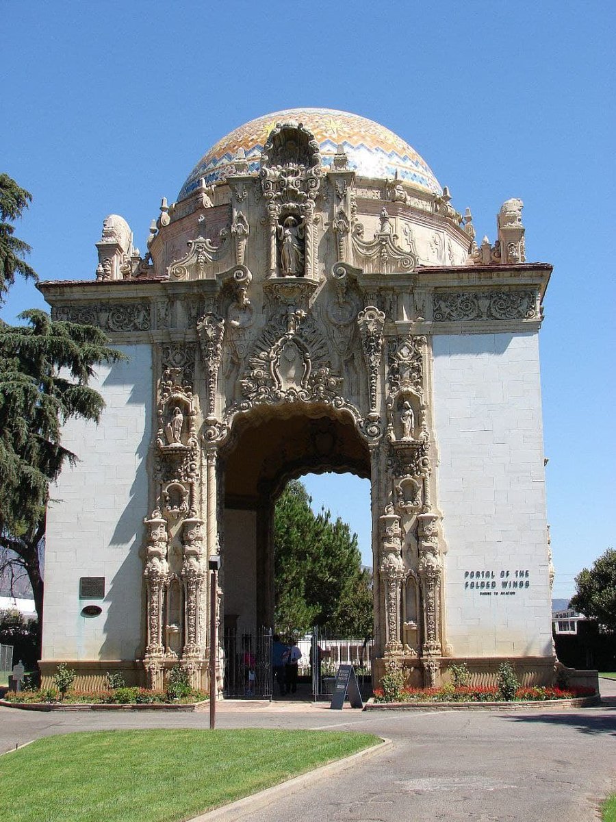 Portal of the Folded Wings shrine in Los Angeles