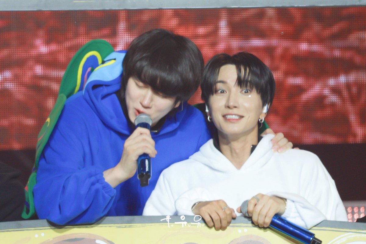 gyugyucute1106's tweet photo. 250822 슈퍼쇼10

귀여웡🥹

#SUPERJUNIOR #83line 
#LEETEUK #이특 
#HEECHUL #희철 
#SUPERSHOW10 #SuperShow10Seoul https://t.co/MwmlEW9Jy2