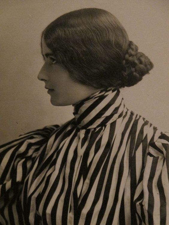 Portrait of French dancer Cléo de Mérode. Photographed by Paul Nadar, 1894.