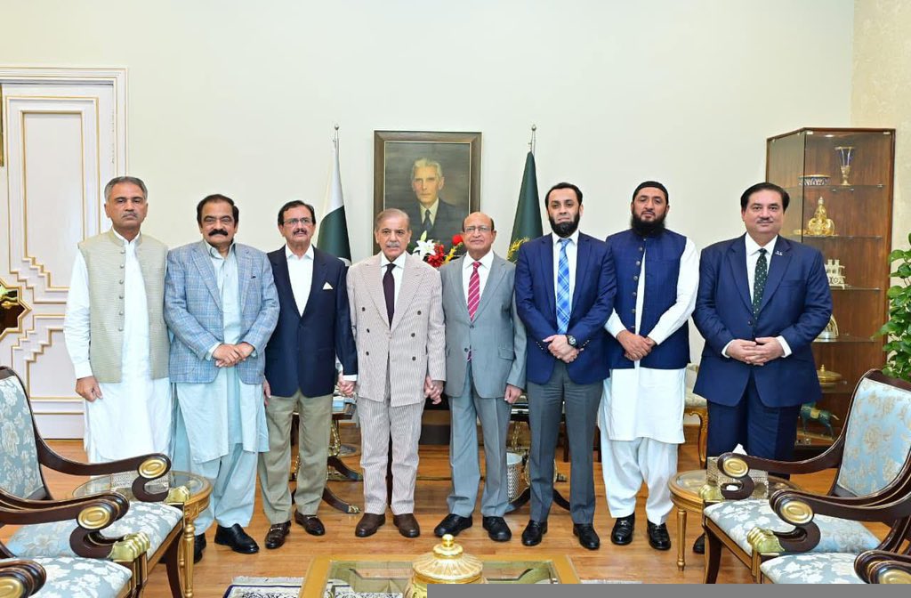 وزیراعظم شہباز شریف سے ڈاکٹر نثار چیمہ کی ملاقات ,گوجرانوالہ کی سیاسی صورتحال اور حلقہ NA66  میں الیکشن کے حوالے سے تبادلہ خیال
 وزیراعظم کے مشیر رانا ثنااللہ، وفاقی وزیر عطاء اللہ تارڑ، انجینئر خرم دستگیر ،چوہدری عابد رضا اور مدثر قیوم ناہرا بھی اس موقع پر موجود تھے۔