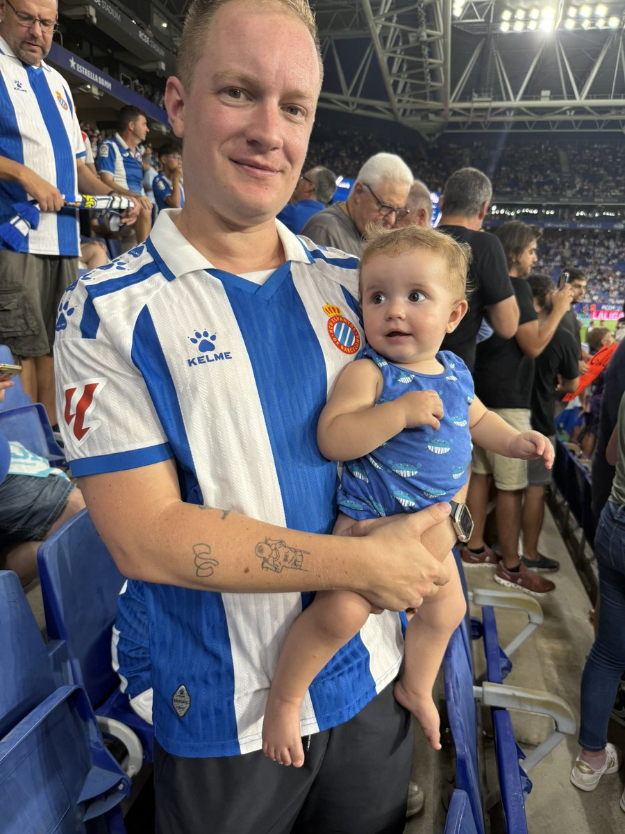 Eloy Barneo (@elooy9) on Twitter photo Su primer partido como abonada y victoria, a por la segunda💙🐦🐦 #rcde <a href="/RCDEspanyol/">RCD Espanyol de Barcelona</a> Su primer partido como abonada y victoria, a por la segunda💙🐦🐦 #rcde <a href="/RCDEspanyol/">RCD Espanyol de Barcelona</a>
