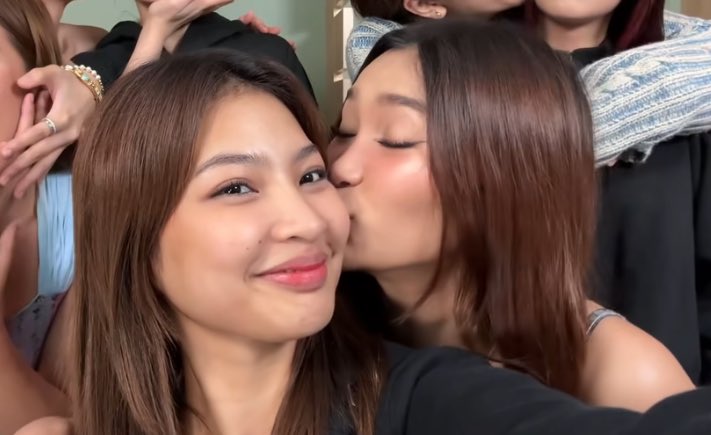 colextinn's tweet photo. NASANAY LANG SIGURO AKO NA SI COLET LAGI NAG KI-KISS KAY JHO TUWING PROD KSKSKSKS IBA PALA PAG SI JHO KASIII YUNG NGITI NI COLET WHAAAAAA JHOLET!!!! https://t.co/AE6cN8jvdz