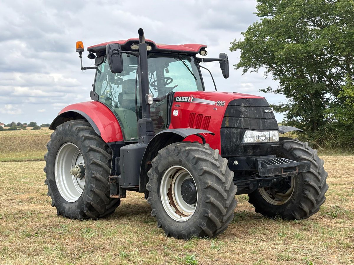 CheffinsMachine's tweet image. Post harvest preparations underway in Suffolk for the timed online auction on behalf of TJ Wheaton Ltd. Pictures taken this morning and catalogue now online! Live for bidding from Tuesday 2nd September.