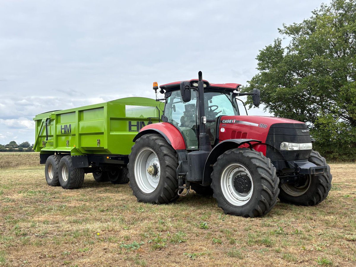 CheffinsMachine's tweet image. Post harvest preparations underway in Suffolk for the timed online auction on behalf of TJ Wheaton Ltd. Pictures taken this morning and catalogue now online! Live for bidding from Tuesday 2nd September.