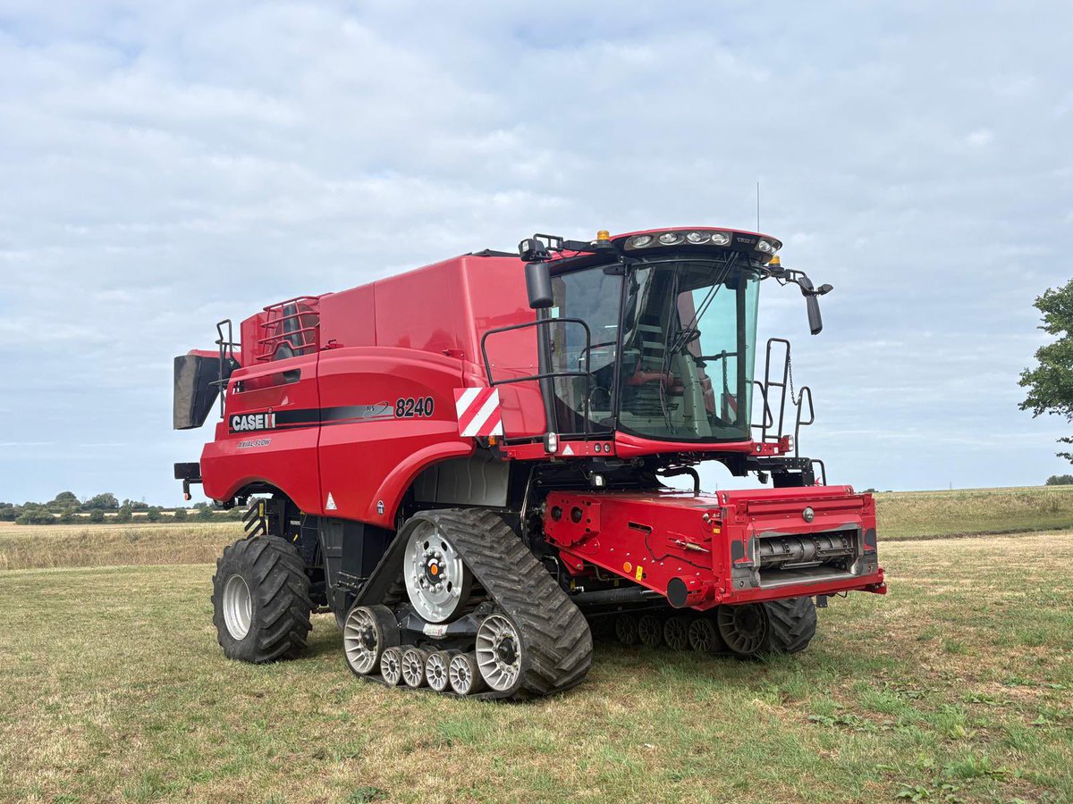 CheffinsMachine's tweet image. Post harvest preparations underway in Suffolk for the timed online auction on behalf of TJ Wheaton Ltd. Pictures taken this morning and catalogue now online! Live for bidding from Tuesday 2nd September.