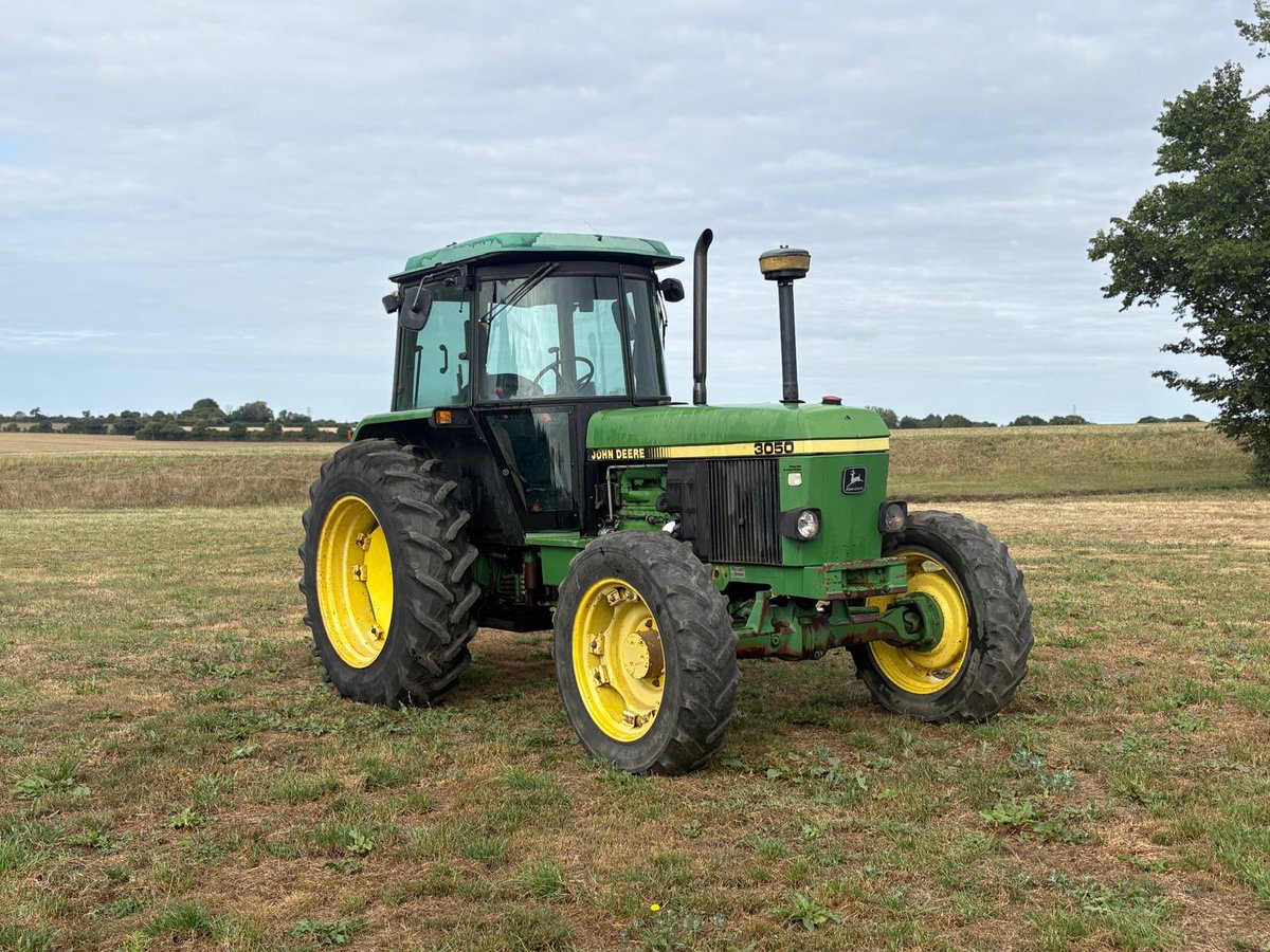 CheffinsMachine's tweet image. Post harvest preparations underway in Suffolk for the timed online auction on behalf of TJ Wheaton Ltd. Pictures taken this morning and catalogue now online! Live for bidding from Tuesday 2nd September.