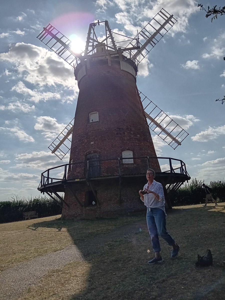 Happymanicdepre's tweet image. #england2025 #phototwitter
.
Windy Miller 😁