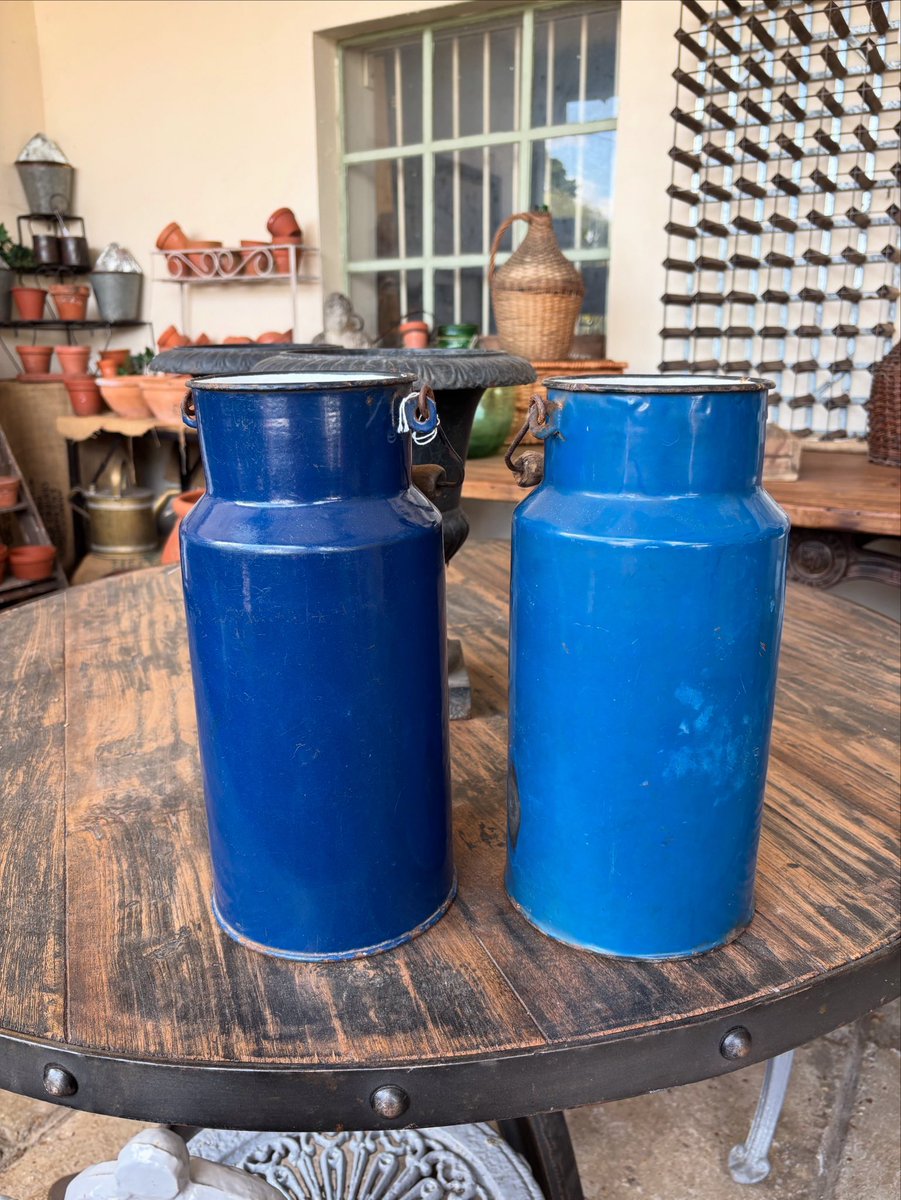 NBwakamatandoto's tweet photo. Very excited to have purchased these enamel milk urns today, theyβre going to look stunning with Paulβs beautiful canal art on π¨π§βπ¨
#boatsthattweet #buyitoffaboat #floatingtraders #independenttraders #canaltraders #rovingtraders #canalart #boatlife #canallife https://t.co/aN1etTN6rm