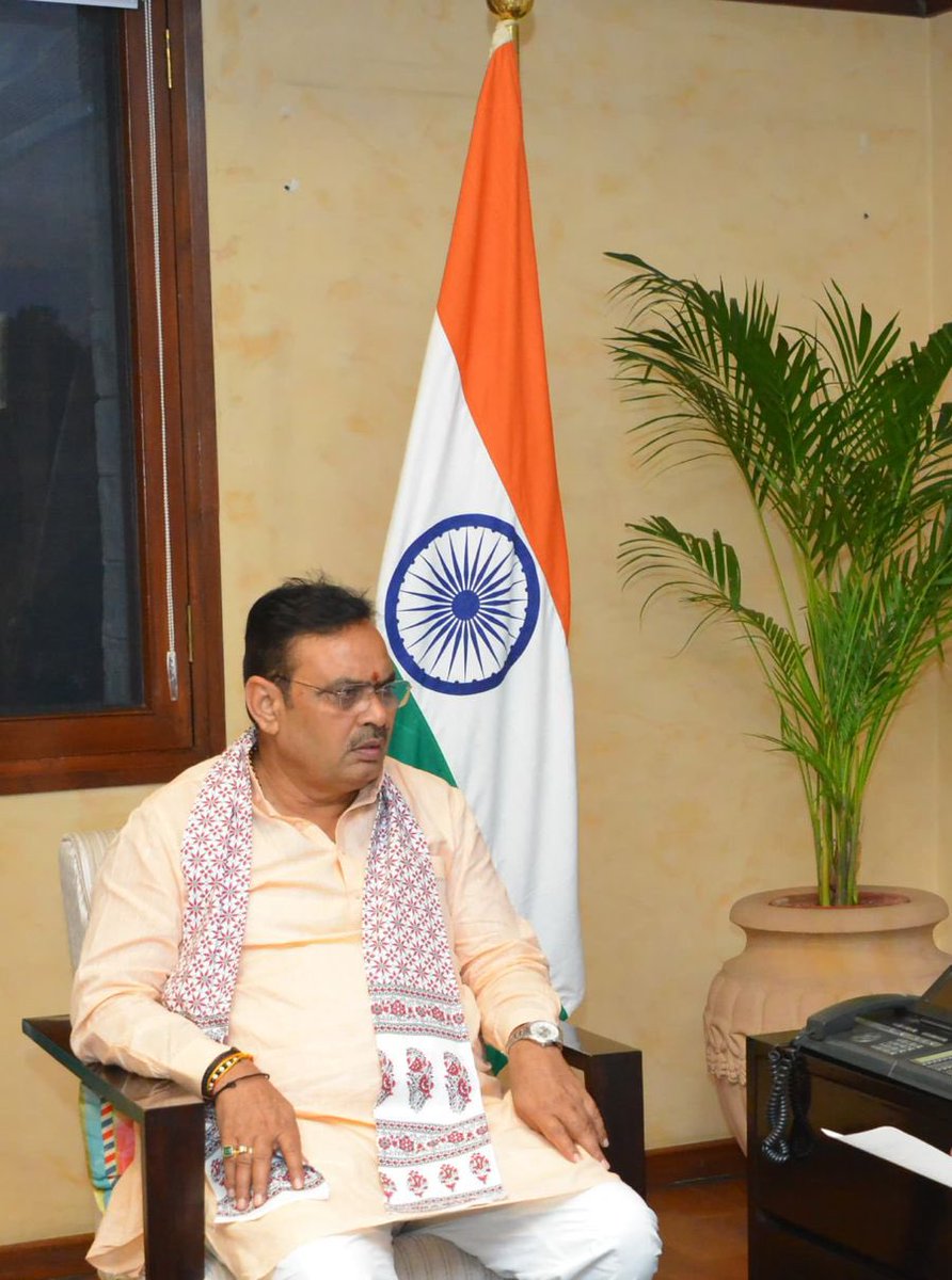 मुख्यमंत्री भजनलाल शर्मा देर शाम तक राजकीय कार्य में व्यस्त

दोपहर 1:00 बजे से लगातार मुख्यमंत्री भजनलाल शर्मा सीएमओ में मौजूद
सुबह 10:00 बजे से लगातार सक्रिय 

फ़ाईलों की ज़ीरो पेंडेंसी पर सीएम का फोकस 

सरकारी फ़ाईलों का कर रहे निपटारा

सीएमओ के अधिकारी भी है मौजूद

#Rajasthan