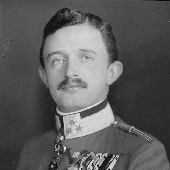trad_west_'s tweet image. He was the last Catholic emperor.
A monarch who chose the Cross over the crown.

He offered his life as a sacrifice for peace. 
His body was discovered incorrupt 50 years after he died.

The life of Blessed Blessed Karl of Austria – a 🧵✝️