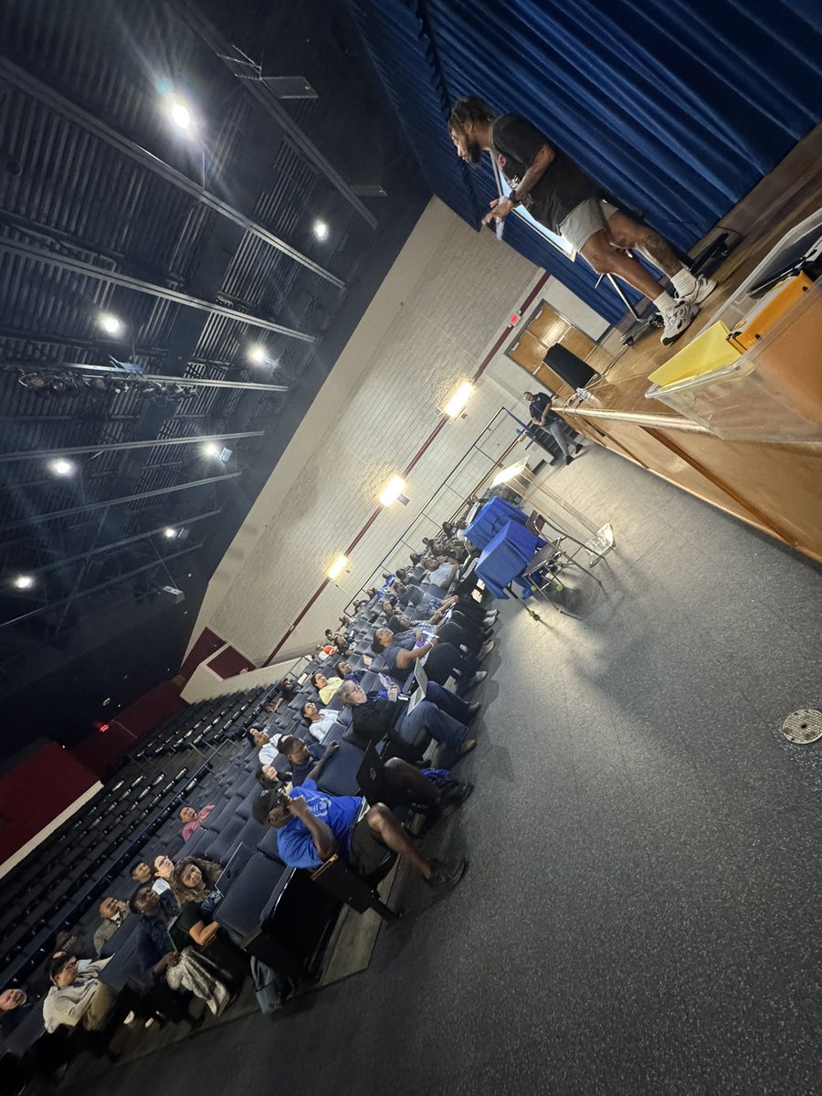 MzLCarter1's tweet image. Friday morning mock teaching lessons to get ramped of for our first day of school! We are Anchored in Excellence here at @WestoverHS @DrVernonLowery #Wolverine #PracticeMakesPerfect