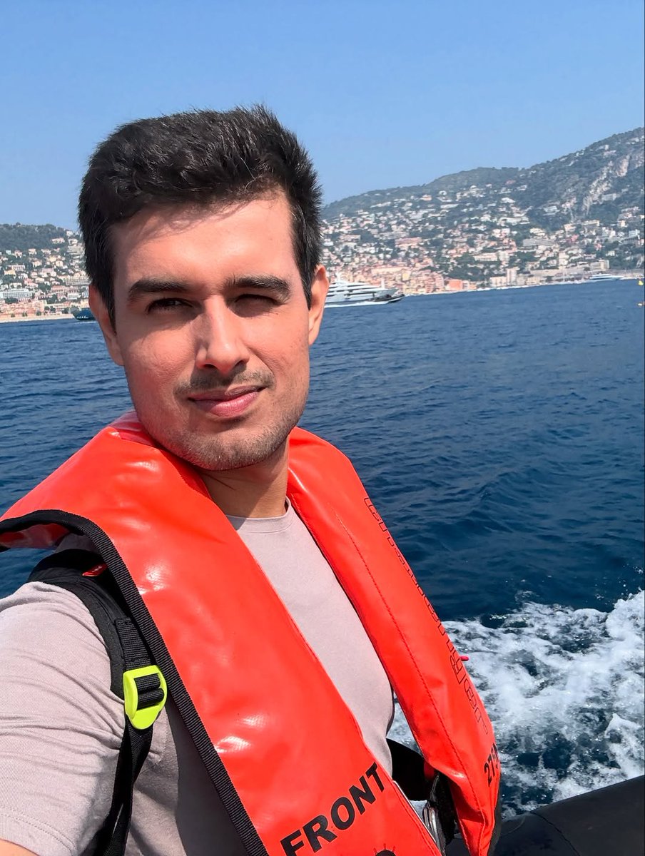 आप लोगों ने नोटिस किया होगा कि वोट चोरी पर ध्रुव राठी की वीडियो नहीं आई अभी तक,

सोचिए कितनी गहरी रिसर्च कर रहा होगा ध्रुव राठी जिस दिन आई वीडियो देश में तबाही मचा देगा।