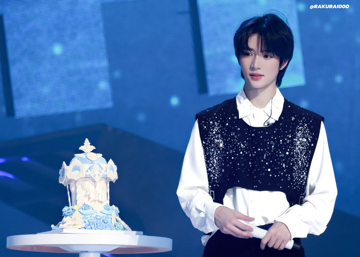 RAKURAI000's tweet image. 250822 D-1
👑

#BEOMGYU #범규 #ボムギュ 
#TXT_BEOMGYU #TXT_범규 
#TOMORROW_X_TOGETHER 
#투바투  #TXT  #투모로우바이투게더