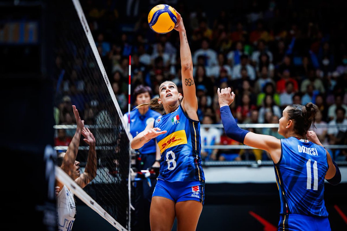 ItaliaTeam (@italiateam_it) on Twitter photo 3️⃣0️⃣ VOLTE INVINCIBILI
Ridendo e scherzando…
Tra una schiacciata e un muro…
La Nazionale femminile di pallavolo è arrivata a TRENTA vittorie consecutive in match ufficiali! 🤯
La #magliazzurra vola sempre più su 💙
#ItaliaTeam #WWCH #Thailand2025 <a href="/Federvolley/">Federvolley ⭐️⭐️⭐️⭐️⭐️</a> 3️⃣0️⃣ VOLTE INVINCIBILI
Ridendo e scherzando…
Tra una schiacciata e un muro…
La Nazionale femminile di pallavolo è arrivata a TRENTA vittorie consecutive in match ufficiali! 🤯
La #magliazzurra vola sempre più su 💙
#ItaliaTeam #WWCH #Thailand2025 <a href="/Federvolley/">Federvolley ⭐️⭐️⭐️⭐️⭐️</a>