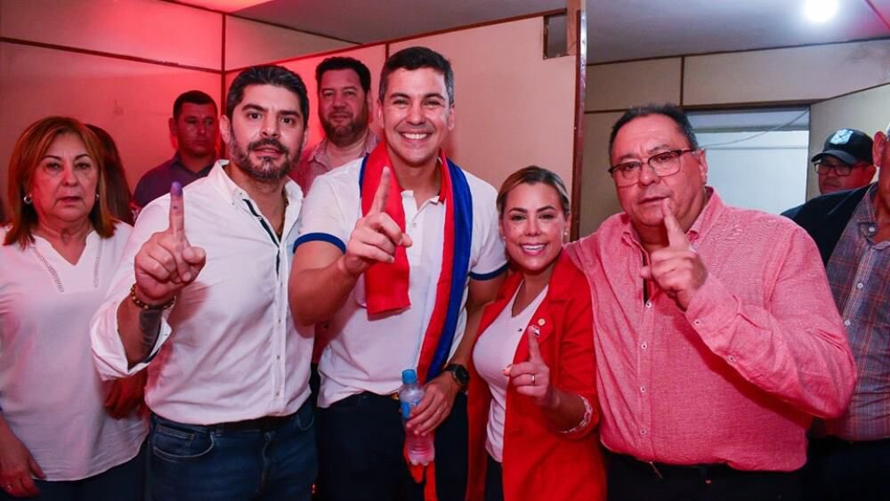 Renunció Nenecho, se ha cerrado el pacto de impunidad. Olvídense que vamos a conocer qué pasó con los 500 mil millones. El proyecto cartista es esto: enriquecerse, destrozo de las instituciones y el blanqueo garantizado. 

Pero así como vemos, tienen mucho miedo de caer.