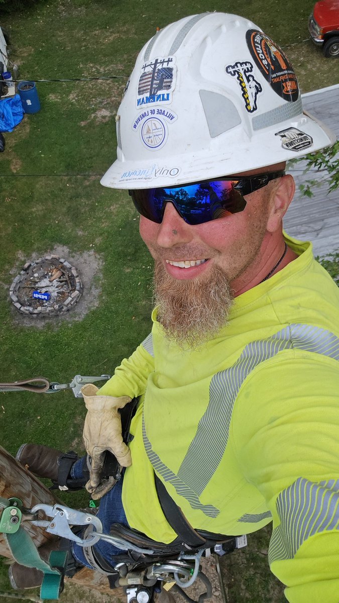 linesman5544's tweet photo. Normal work day https://t.co/EagQeccNMx