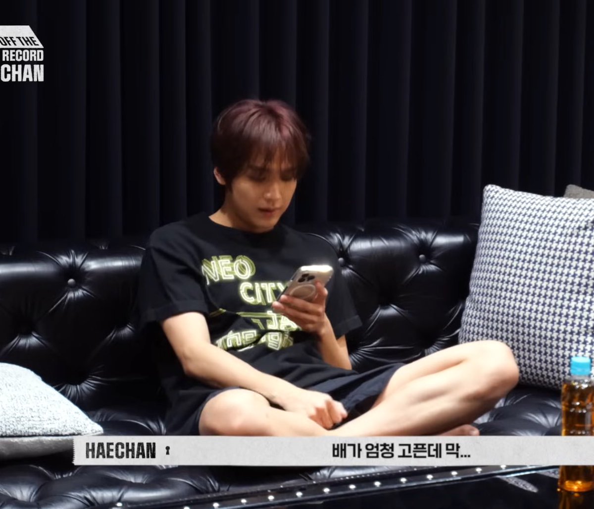 部屋が煌めきすぎてTシャツの場違い感がエグい