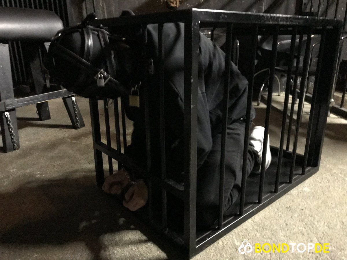 Caged Boi in a cage 🔒🔒😈
Beta lifes always involve cages 😵‍💫🔥
but I kind of need more cage time 
👉👈   (with <a href="/BondTopDE/">BondTopDE 🇩🇪</a>)