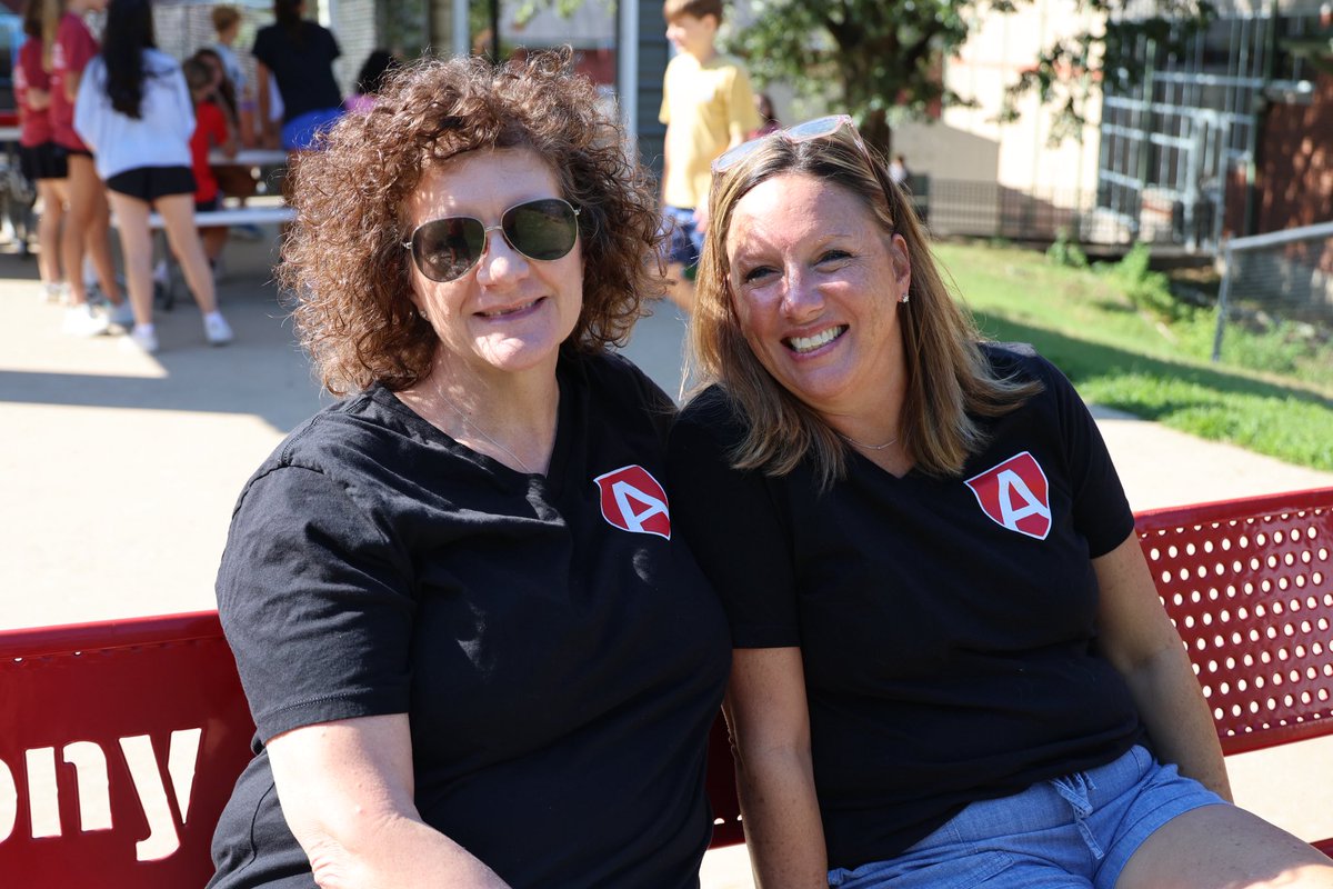 Happy Panther Pride Friday! We love seeing our students show off their school spirit. 🐾