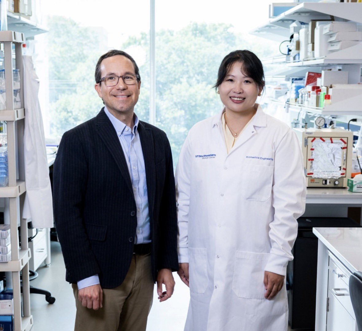 UTSWCancerBio's tweet image. 🚨 Breakthrough in #GeneEditing!
Congrats to Yehui Sun, winner of the 2025 Ida M. Green Award 🎉
Her pioneering work uses lipid nanoparticles + SORT delivery to correct faulty genes in 70% of lung stem cells—lasting nearly 2 years. A potential one-time treatment for CF!