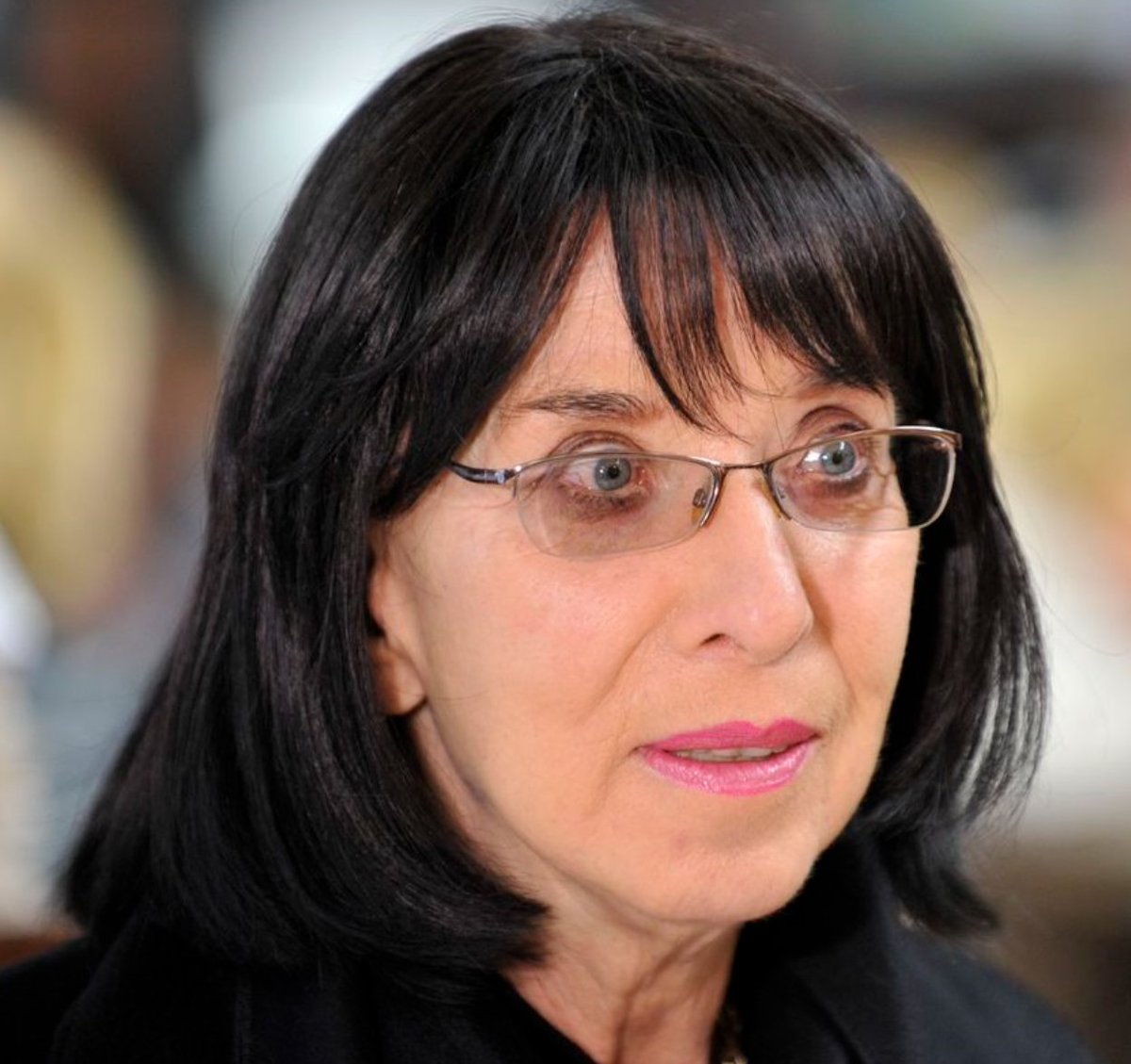 V bistvu sta si zelo podobni.

Ena zagovarja judeo-boljševike.

Druga zagovarja žide.

Nobena Slovencev.