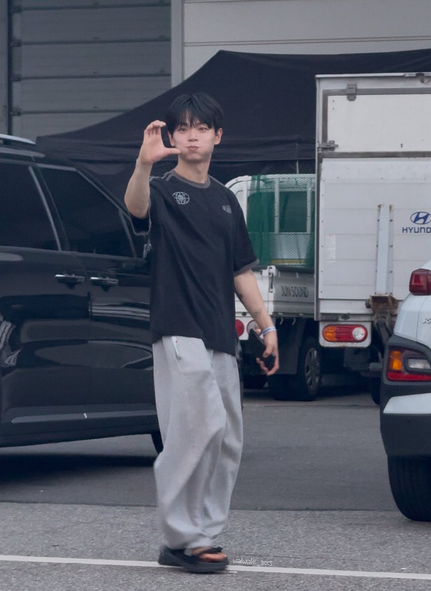 walwale_sccs's tweet image. 20250720 사베페 퇴근길 #신예찬

하뚜🫶🏻