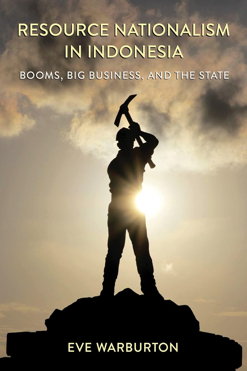 JDevStudies's tweet image. Why did Indonesia's resource nationalism intensify after the commodity boom ended? 🇮🇩
Singh reviews @evewarburton's book on how domestic business interests shaped uneven, enduring nationalist policies in mining and palm oil.
Dig Deeper 👉: doi.org/10.1080/002203…
#Bookreview
