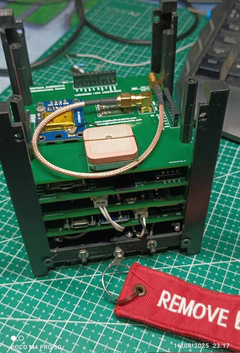 📡 SatTrainer One [1U]
• GPS integrado
• Radio LoRa RFM95 (915 MHz)
• Antena externa vía coaxial
Listo para enlazar tu misión con tierra 🚀
meditechindustries.com
#SatTrainerOne #CubeSat #STEM
