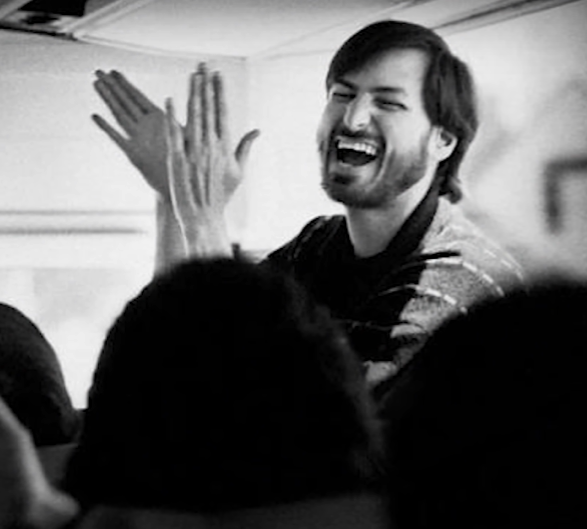 PedroVe38911149's tweet photo. In 1997, Steve Jobs made a deal with the enemy.

He took $150M from Microsoft, the company that stole Apple’s future.

Microsoft ruled the world. Apple was circling the drain with 3% market share.

Then Jobs unleashed a product that would rewrite tech history: https://t.co/oJnO2bh5oE