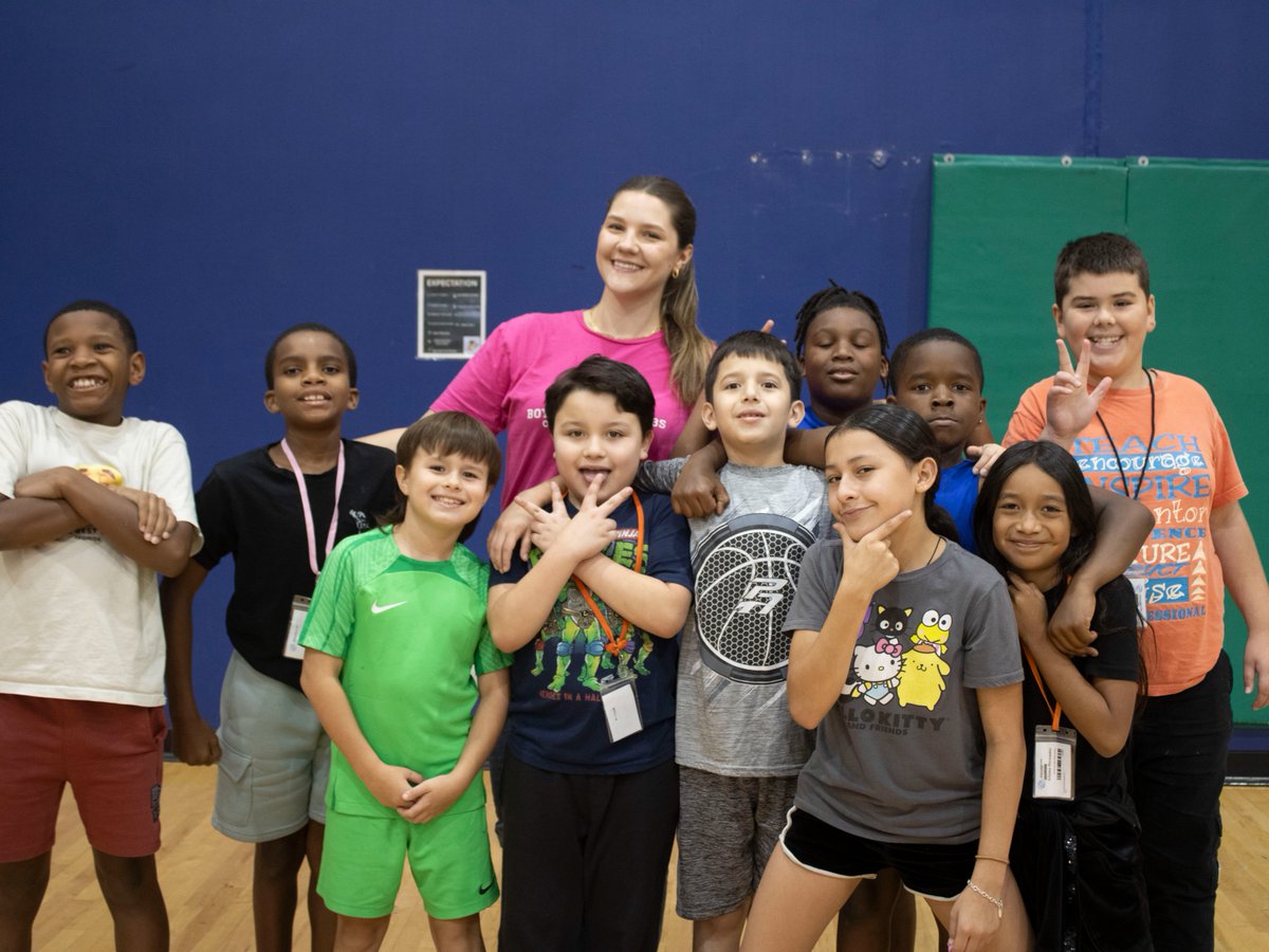 bgcghouston's tweet image. ✨ A big thank you to our amazing Young Professionals for volunteering their time this summer! From dodgeball games to creative art projects, our Club kids had a blast learning, playing, and making memories with you. 💙 

#GreatFutures #BGCGH #YoungProfessionals