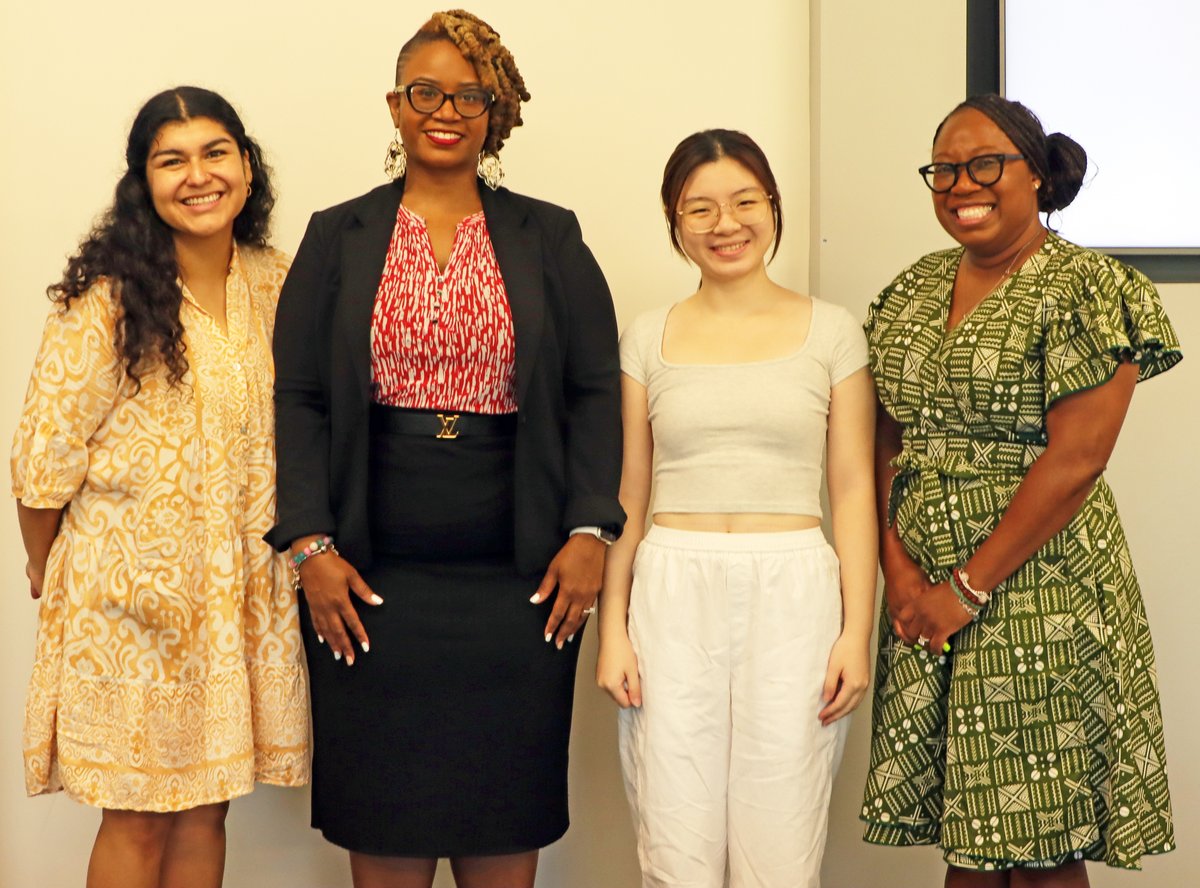 UH_SocialWork's tweet photo. #ICYMI Earlier this week, the GCSW welcomed its newest Ph.D. cohort. GCSW Dean, Yarneccia D. Dyson (@UH_GCSWDean), and members of our faculty and staff stopped by to introduce themselves and learn about our newest doctoral students. #UHGCSW #UHSocialWork #DoctoralEducation https://t.co/OMQw2xNL10