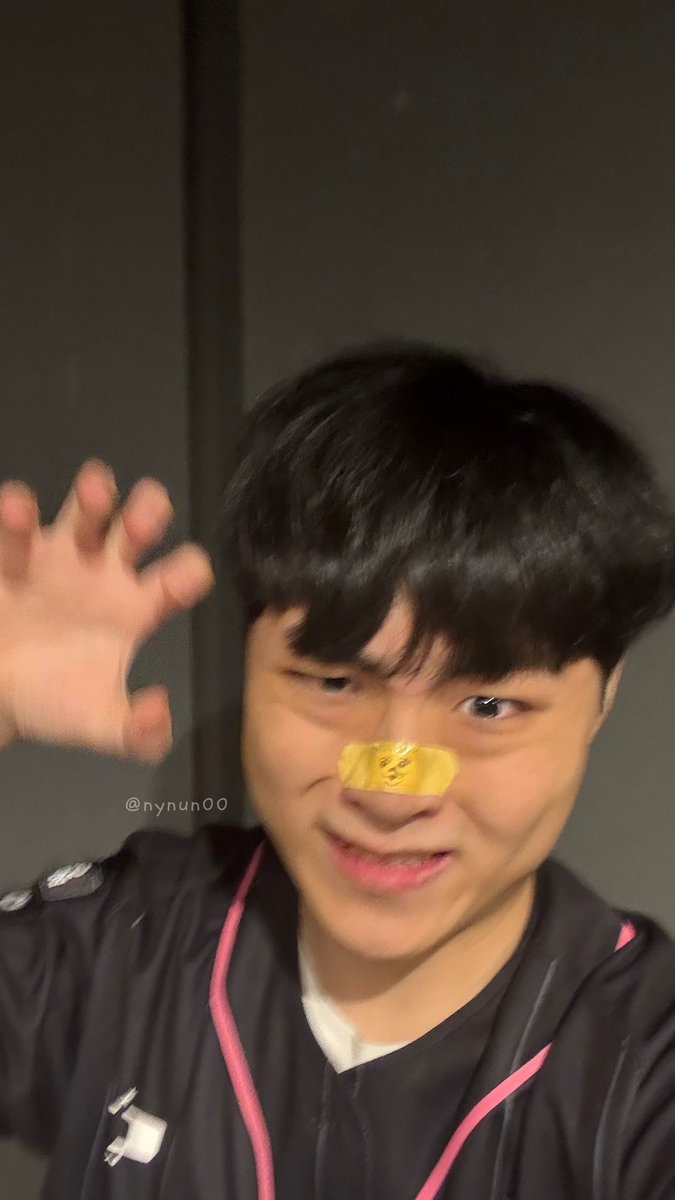 웅이 tweet media