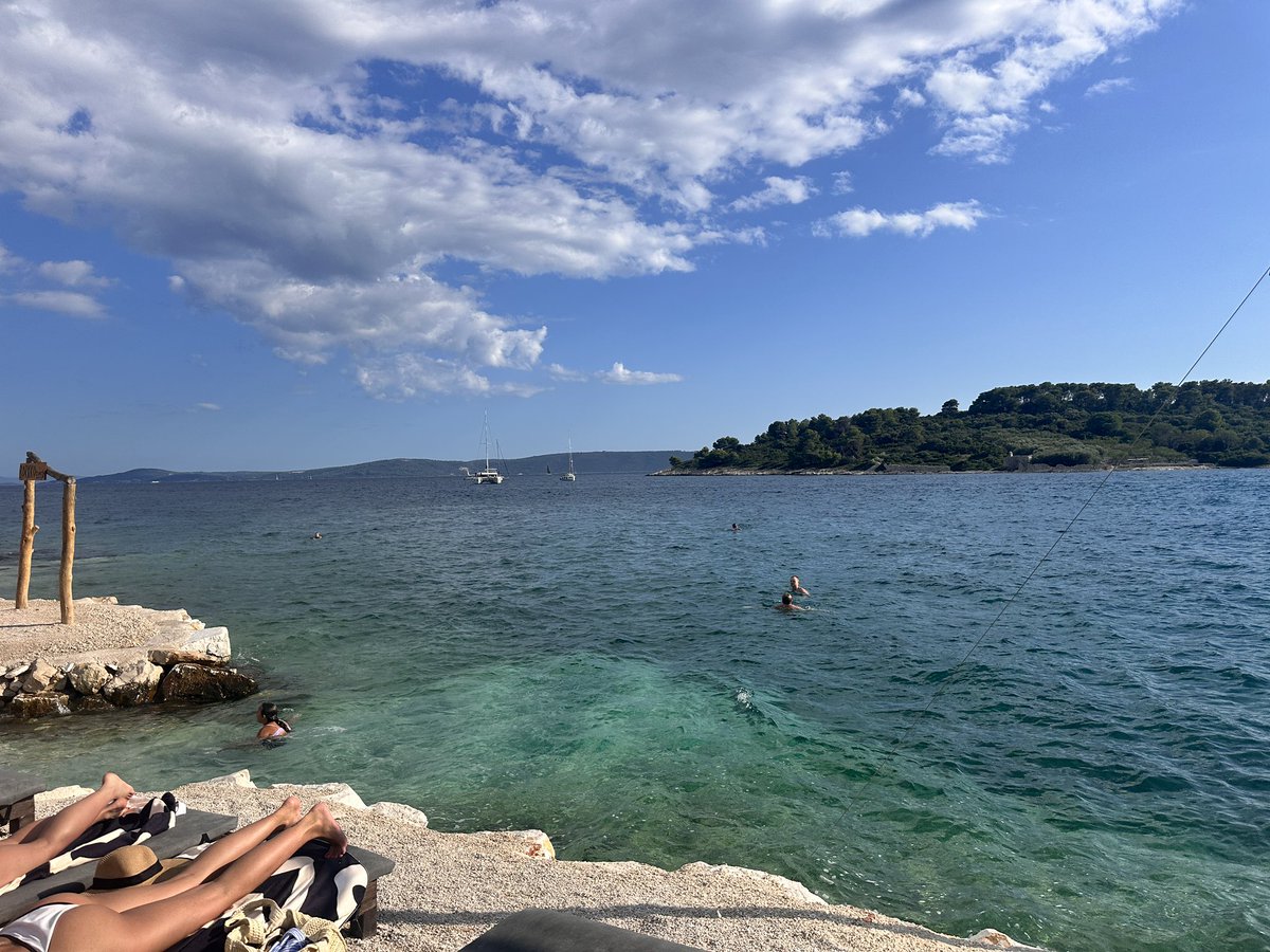 ☀️ Relaxing by the sea… while $ADA is setting up for a move again.
Do you think we break $1.20 this time? 👀
#CardanoCommunity #Cardano #Crypto