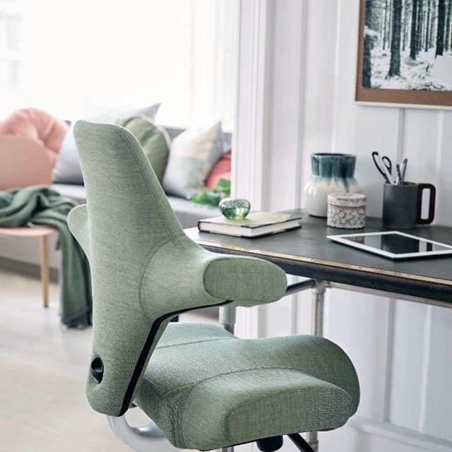 NordikSeating's tweet photo. ¿Por qué elegir La silla ergonómica Capisco de HÅG? ¿Buscas una silla ergonómica nueva?  Escuche sobre los beneficios únicos de la icónica silla Capisco , desde la promoción de un estilo de vida menos sedentario hasta un diseño sostenible pionero MADE IN NORWAY. Ahora en Ecuador https://t.co/TkQwHMi7Hv