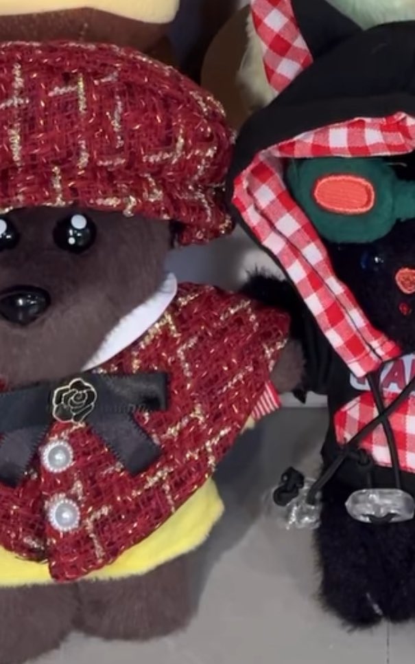 특히 얘
저 우수에 젖은 눈 볼때마다 미치겠다 개웃기게