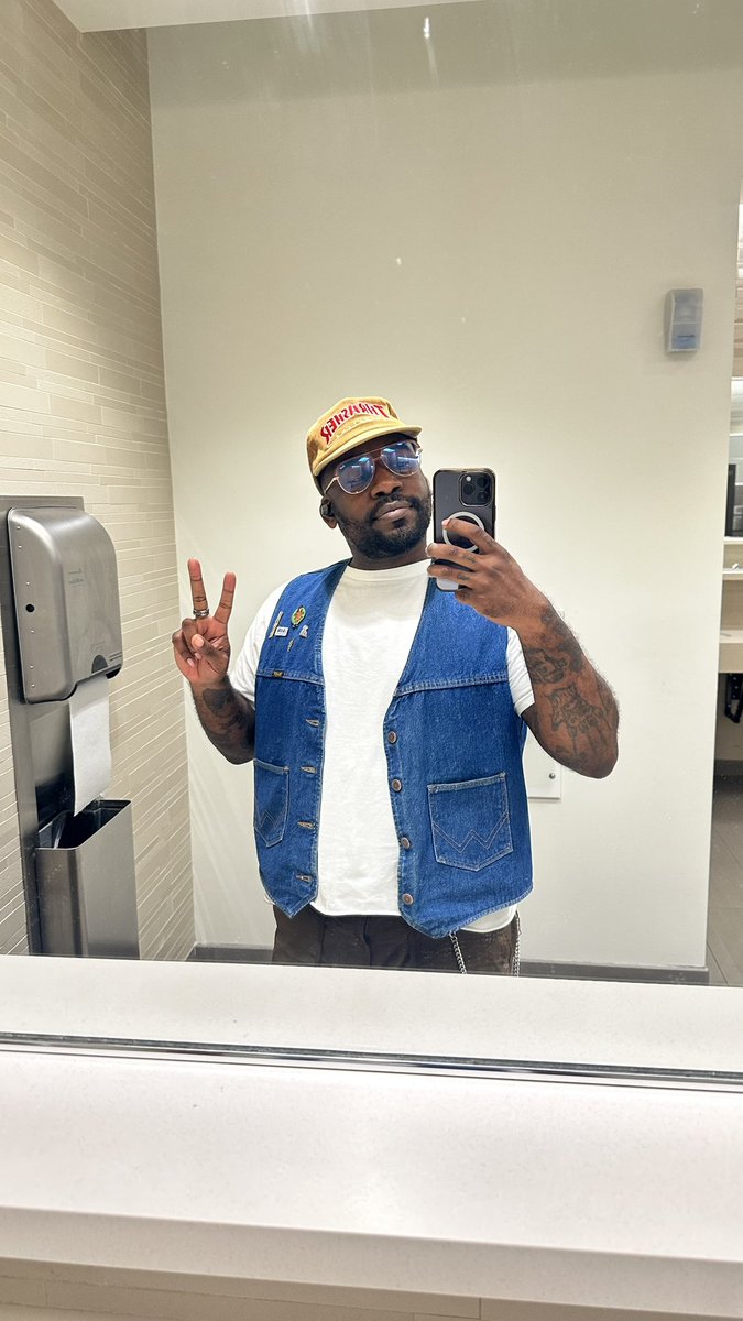 MY ASSISTANT SAID MY FIT REMINDED  HIM OF ERNEST

MY ASSISTANT IS NOW UP FOR A RAISE