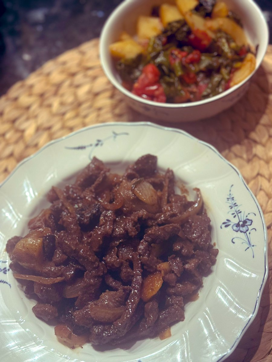 SerrySoha's tweet photo. الطبخ مش مجرد اكل 
الطبخ ليه علاقه بقدرتنا علي اتخاز قرارات اختيار نوعيات الاكل و طريقة طبخها و ذوق و فيه تعرف علي ثقافات تانية في كمان نوع من الاسترخاء للنفس عشان استخدام المخ و الأيدين و التركيز بيبعد الانسان عن التفكير السلبي فيه شعور بالإنجاز و اخراً فيه استمتاع #طبخي #اكلي https://t.co/ul9RgjppUN