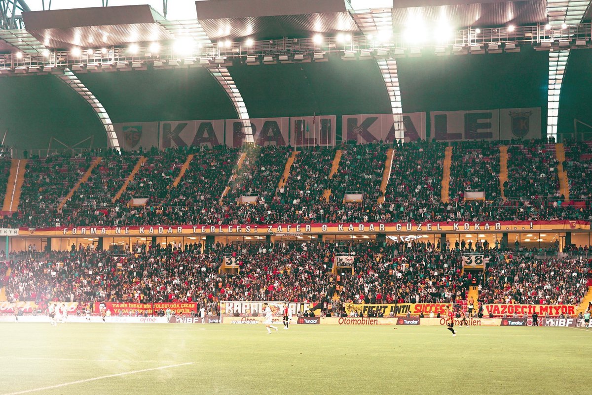 Kayserispor formasına yakışacak, "GOOOOOOOOOL!" diye bağırarak bulunduğumuz yeri inletmemize sebep olacak nitelikli bir forvet istiyoruz.