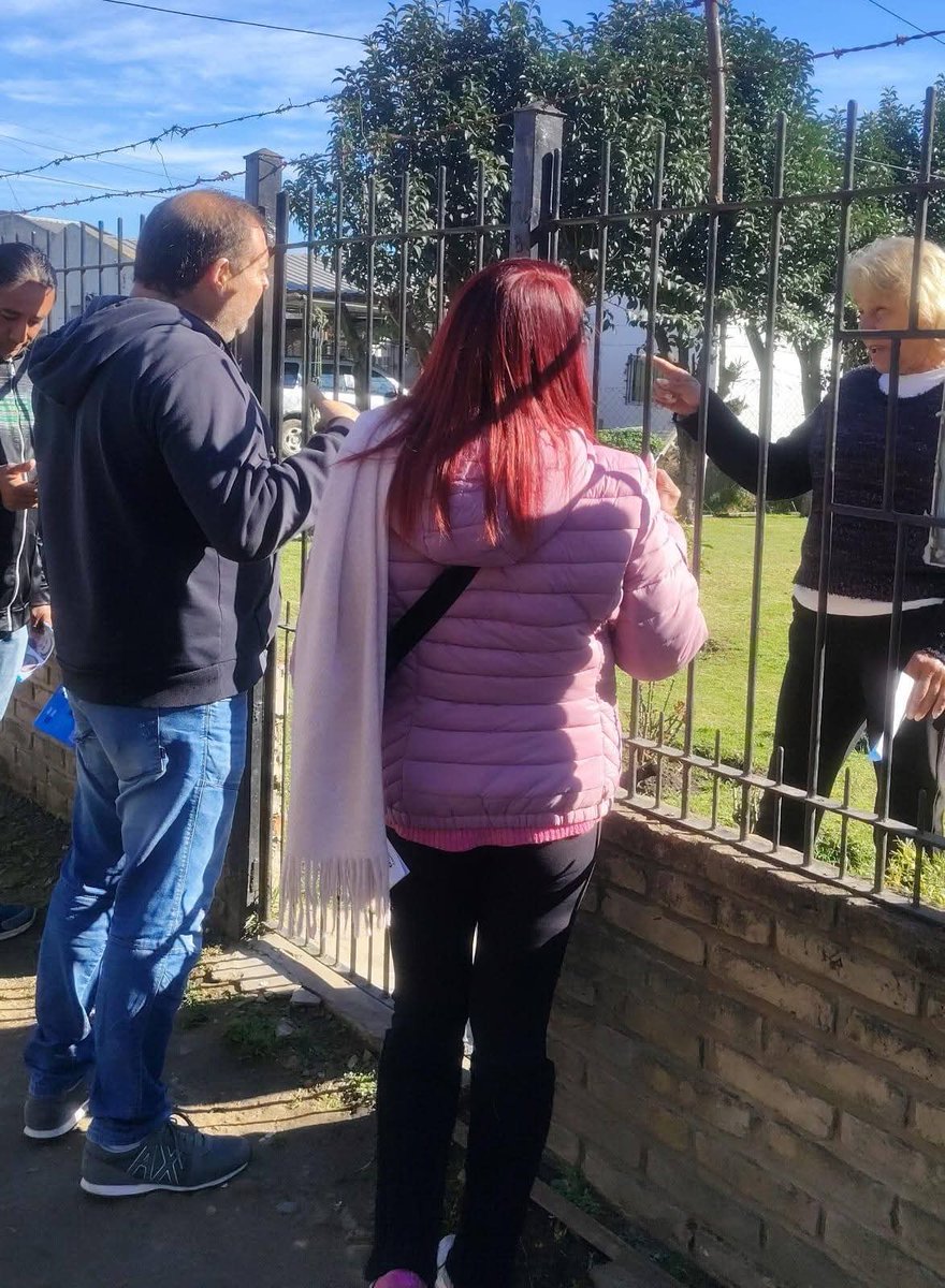 Fuerza Patria San Miguel 🇦🇷-Santa Brígida.

Seguimos recorriendo los barrios, casa por casa 🏠, para escuchar a nuestros vecinos y compartir nuestras propuestas para un San Miguel mejor.

Nuestro objetivo es claro: frenar a Milei ✋🏻 y trabajar por una comunidad más justa y