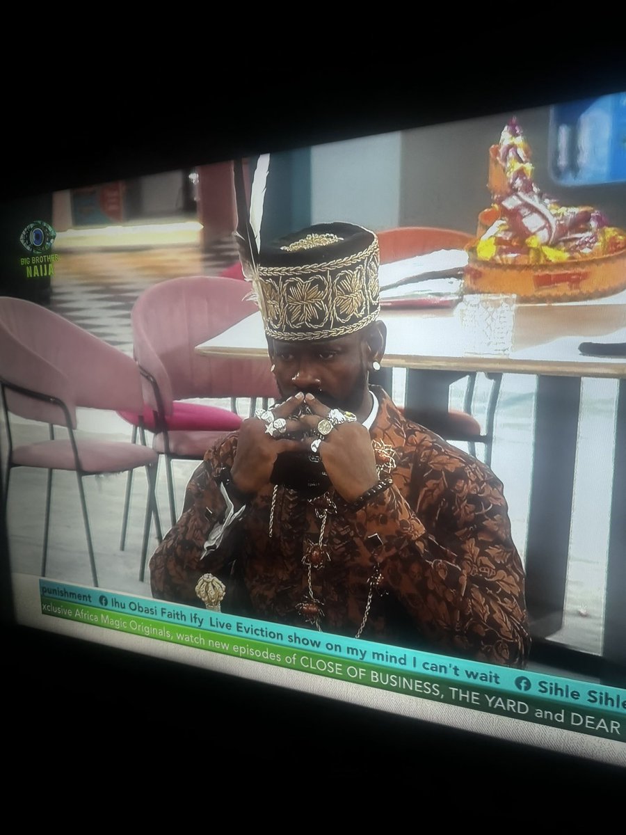 ObiMatthew20's tweet photo. @soniaimonitie This guy na town crier ??? https://t.co/xwY75R6P6l