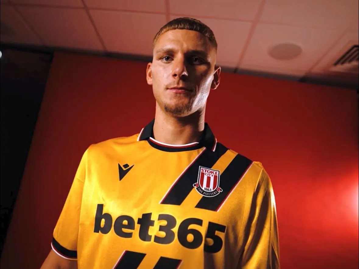 🚨🎙️ Stoke Manager Mark Robins is already a big fan of #thfc loanee Jamie Donley 🤩‼️

"Class. He's class, really class. Stoke fans will be thinking back to players that they might be able to relate him to.

“I know I do - he looks a lot like Charlie Adam in some of the things