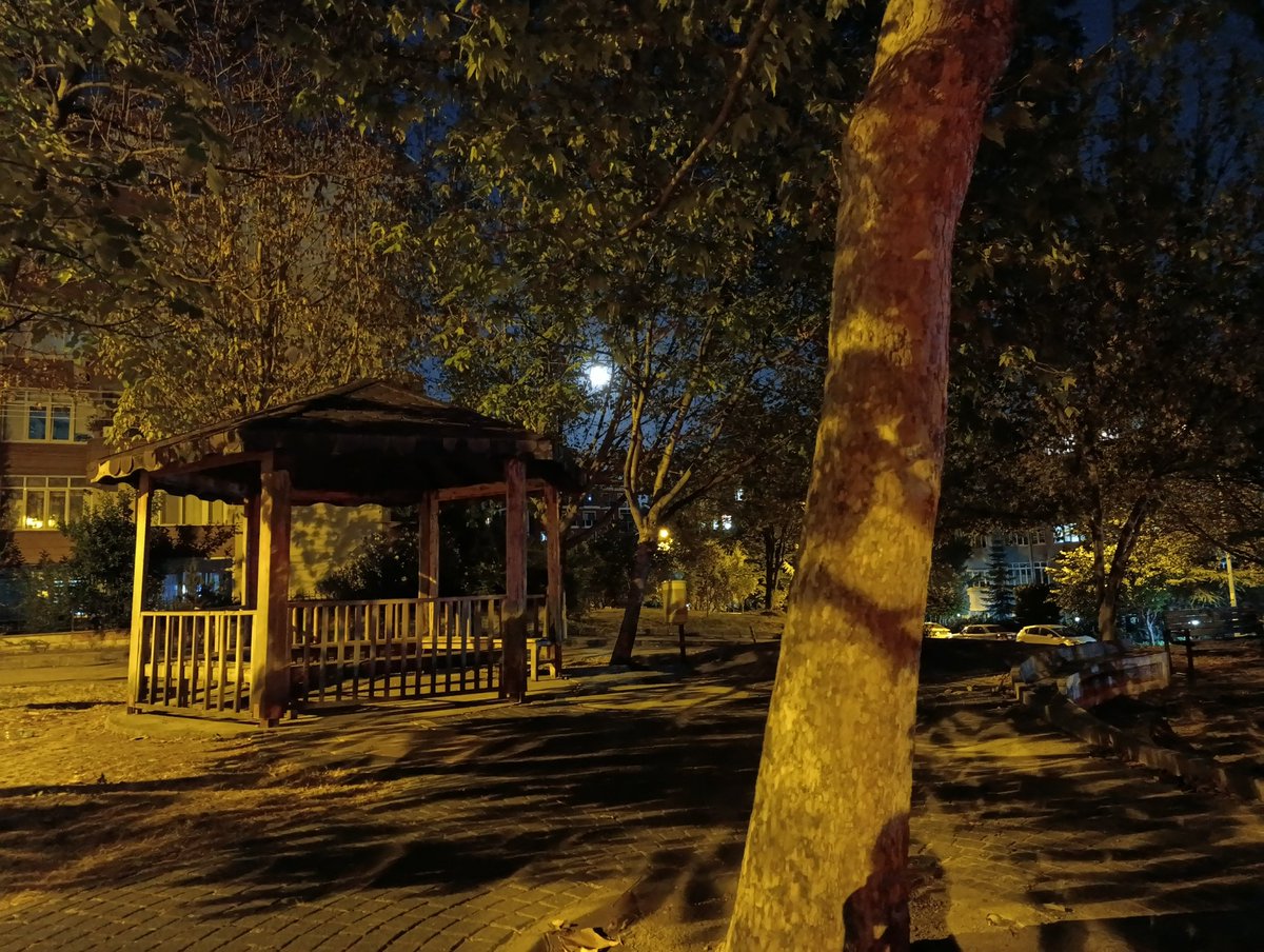 poemmane's tweet photo. 7-8 sene önce, 7-8 sene sonrasını hiç böyle aynı hayal etmiyordum https://t.co/cQwDQDZzHi