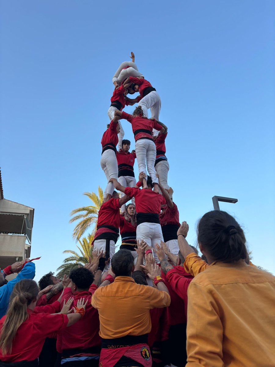 Diada de Festa Major a Cubelles!

Gran actuació on hem fet: 

Pd4, 5d6, 3d7, 4d6, 2Pd4

Moltíssimes gràcies a <a href="/CastDelFoix/">CastellersDelFoix</a> i <a href="/BousBisbal/">Bous de la Bisbal</a> per les pinyes. 
 #minyonsdelarboc #fempinya #castells