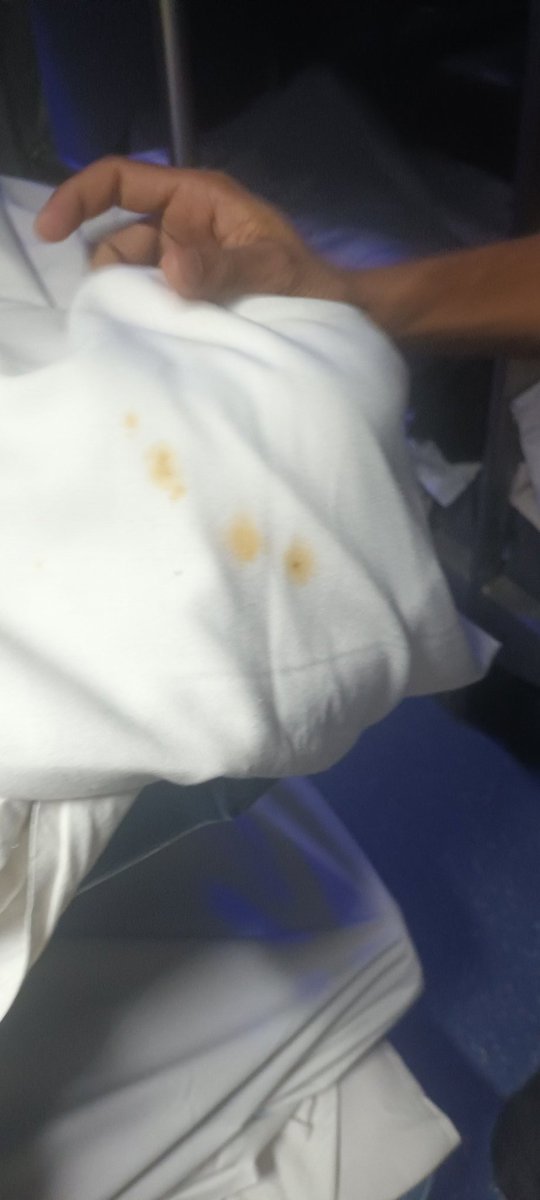 Rumioffical's tweet photo. Mai aaj ek train  se yatra kar raha hoon jis train ka number 13155, or mera PNR number 6818928702 , durgapur se Janakpur road  ja raha https://t.co/aXLyQ3c3sR train me bed sheet bohot hi ganda hai or use Kiya hua hai.paisa pura lene par service me cut off q karti hai railway. https://t.co/5UncnUcfHy