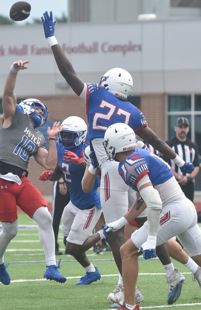 JuCo Football Forer (@jucofootballace) on Twitter photo #FallCamp J’Lynn Allen <a href="/allen_jlynn/">J’Lynn Allen</a> @ Hutch JuCo <a href="/BlueDragonsFB/">Hutchinson Blue Dragon Football</a> <a href="/bluedragonsport/">Blue Dragon Sports</a> #FallCamp J’Lynn Allen <a href="/allen_jlynn/">J’Lynn Allen</a> @ Hutch JuCo <a href="/BlueDragonsFB/">Hutchinson Blue Dragon Football</a> <a href="/bluedragonsport/">Blue Dragon Sports</a>