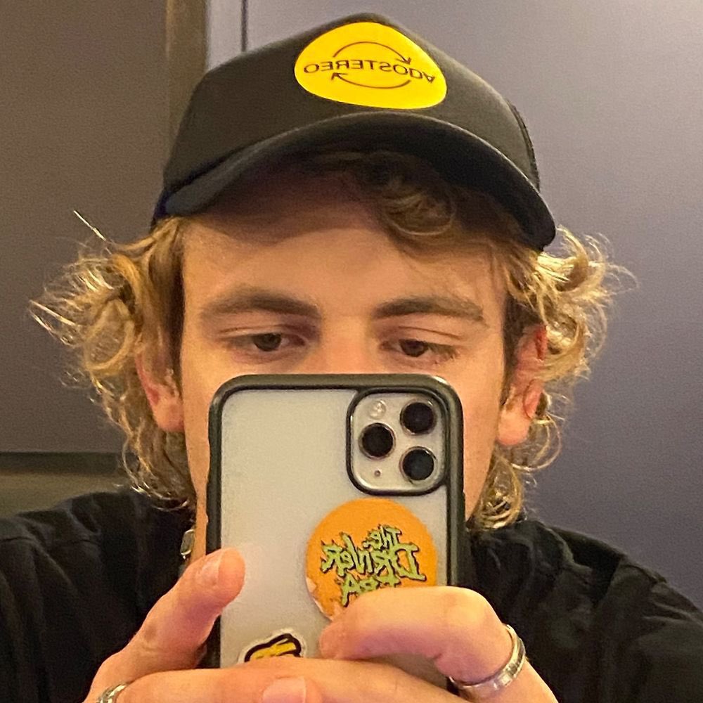hesltdriver's tweet photo. no puedo creer q esta foto exista Q gorra usabaaaa https://t.co/r87EDxHVCN